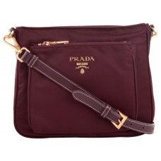 Prada Tessuto Saffian Nylon ze skórzaną torbą typu crossbody w kolorze bordowym