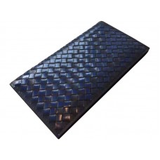 Portfel kontynentalny Bottega Veneta w kolorze Pacific Intrecciato, polerowanej czerni