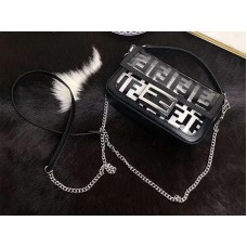 Torebka Fendi Small Baguette w kolorze czarnym PU