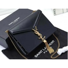 Torebka Saint Laurent Cassandra z zapięciem na monogram, skóra cielęca, czarna