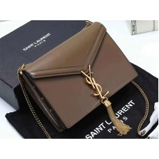 Torebka Saint Laurent Cassandra z zapięciem na monogram, skóra cielęca, brąz